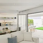 Modern Pool Gæstehus