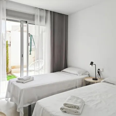 Modern Pool Gæstehus 3*