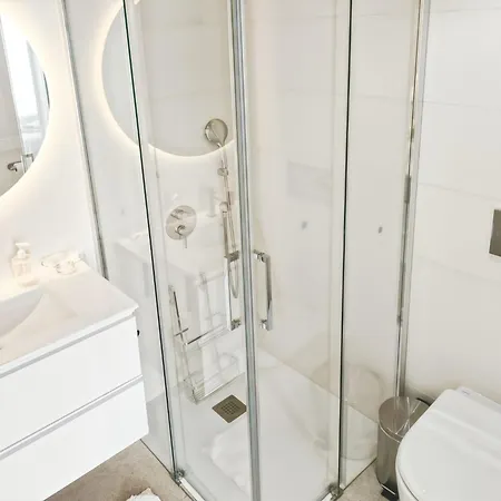 Modern Pool Gæstehus 3*