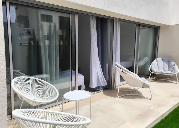 Gæstehus Modern Pool Bungalow 3*