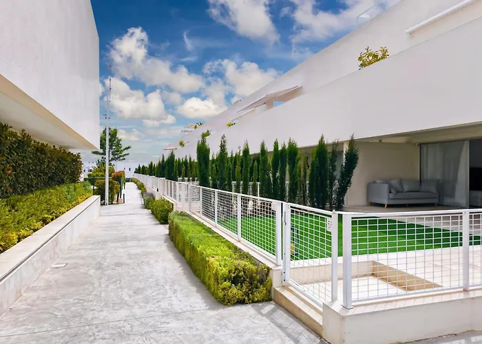 Modern Pool Bungalow Gæstehus