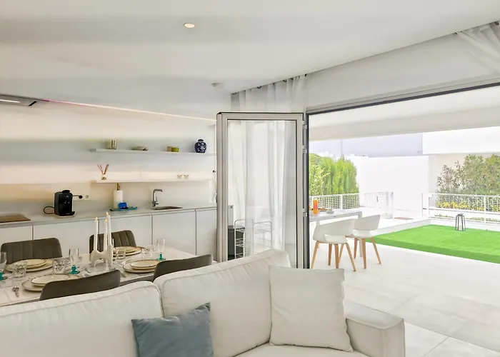 Modern Pool Bungalow Gæstehus